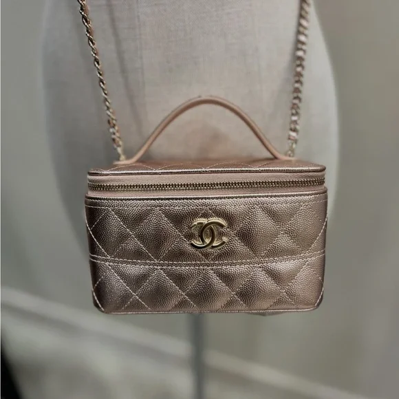 Bnib authentic Chanel Metallic rose Gold Quilted vanity bag new season - Picture 5 of 6
